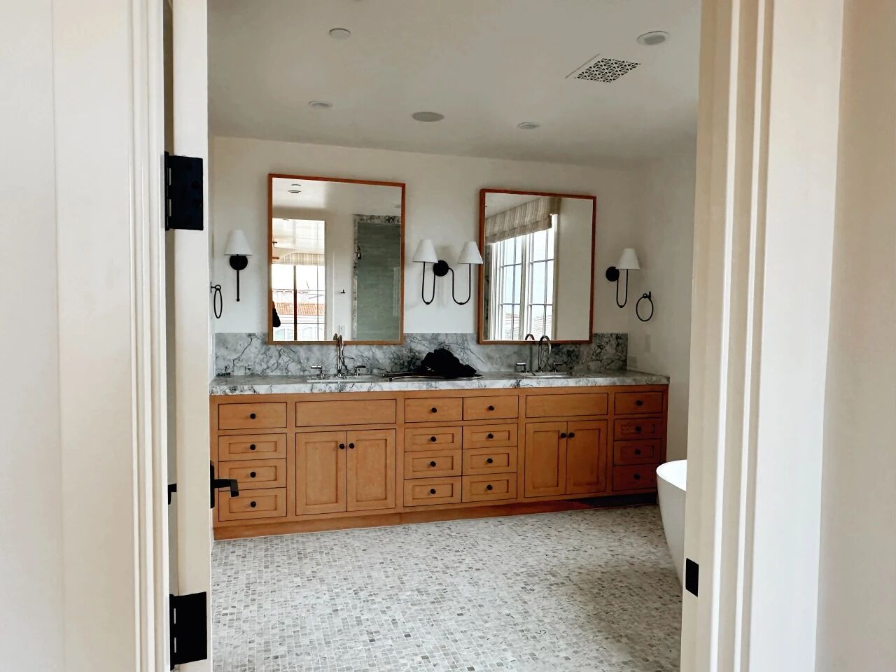 1756976911189579.jpg 1756976911189579.jpg